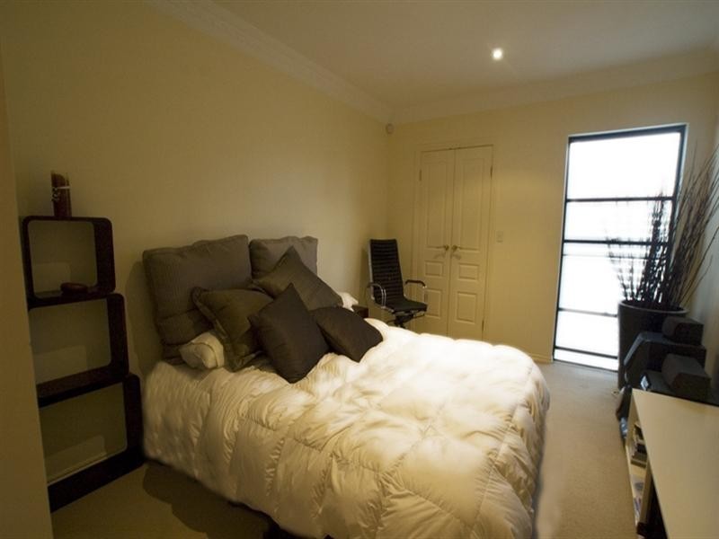 4/214 Stanhill Drive, Chevron Island QLD 4217