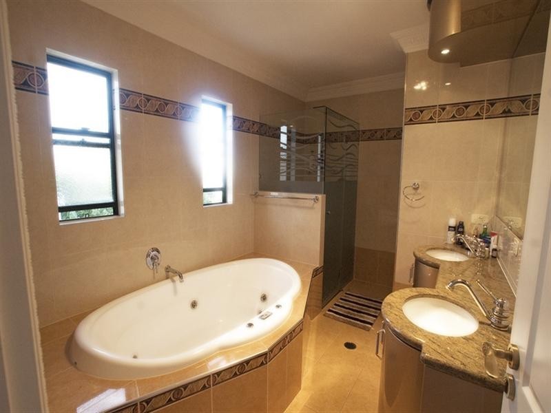 4/214 Stanhill Drive, Chevron Island QLD 4217