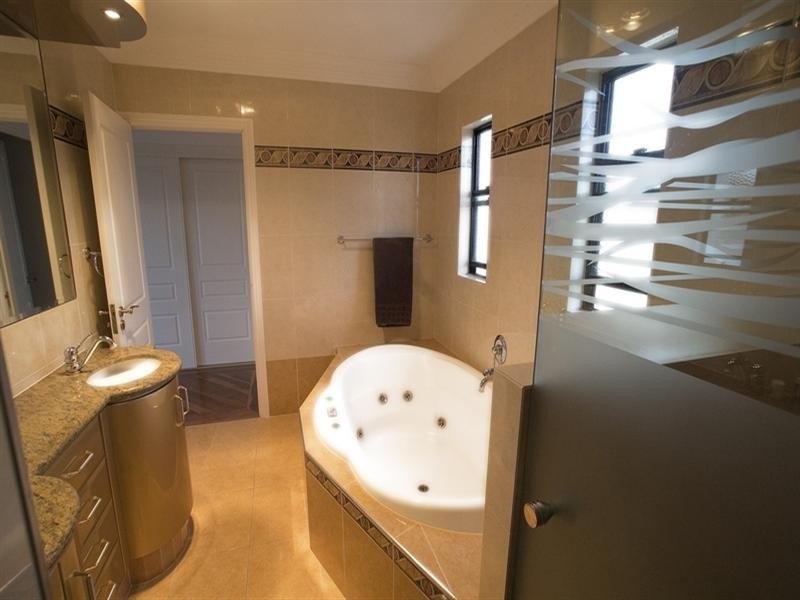 4/214 Stanhill Drive, Chevron Island QLD 4217