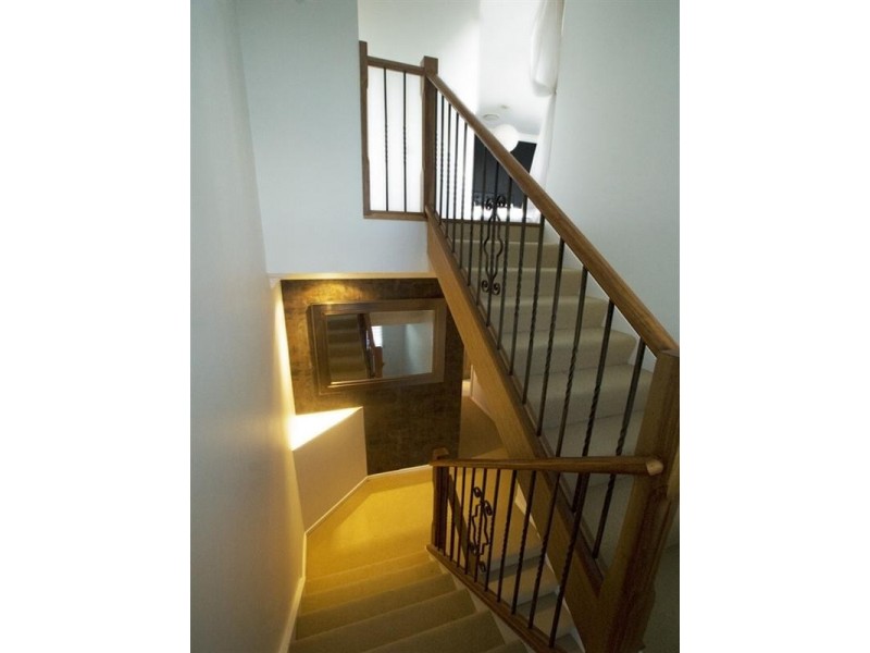 4/214 Stanhill Drive, Chevron Island QLD 4217