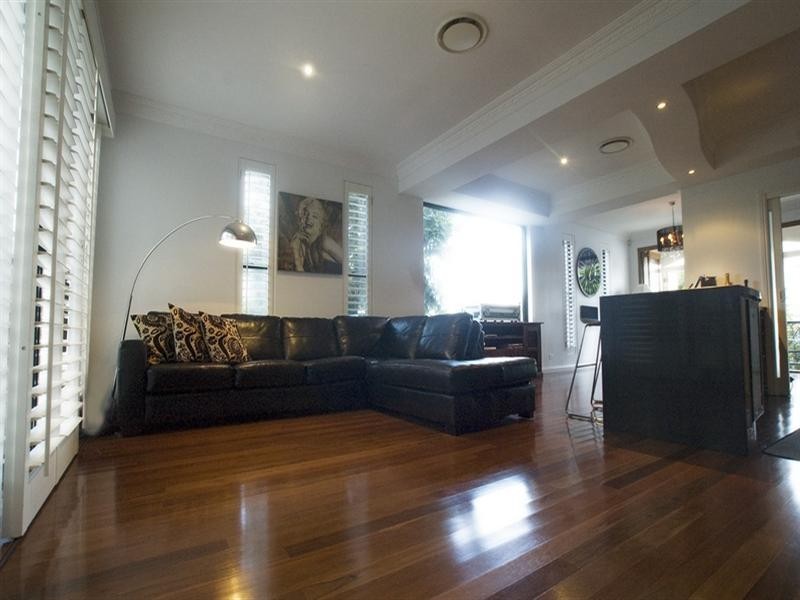 4/214 Stanhill Drive, Chevron Island QLD 4217