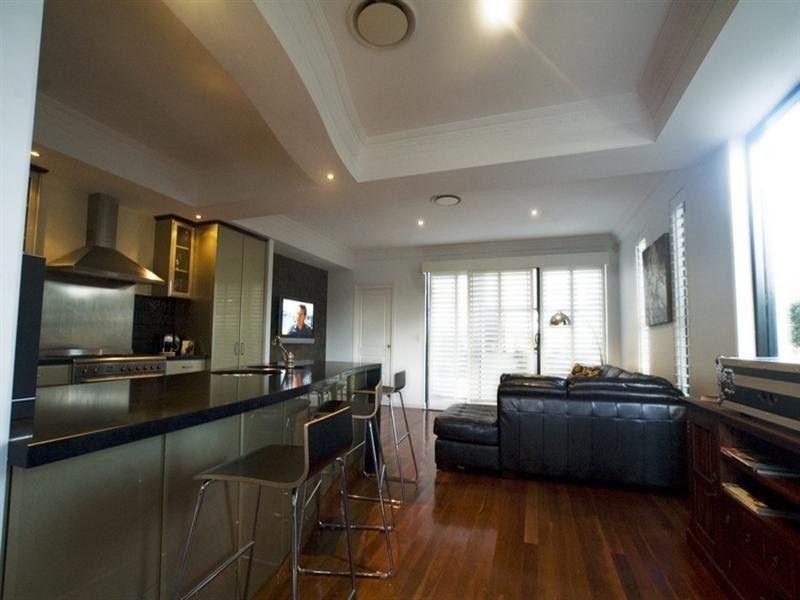 4/214 Stanhill Drive, Chevron Island QLD 4217