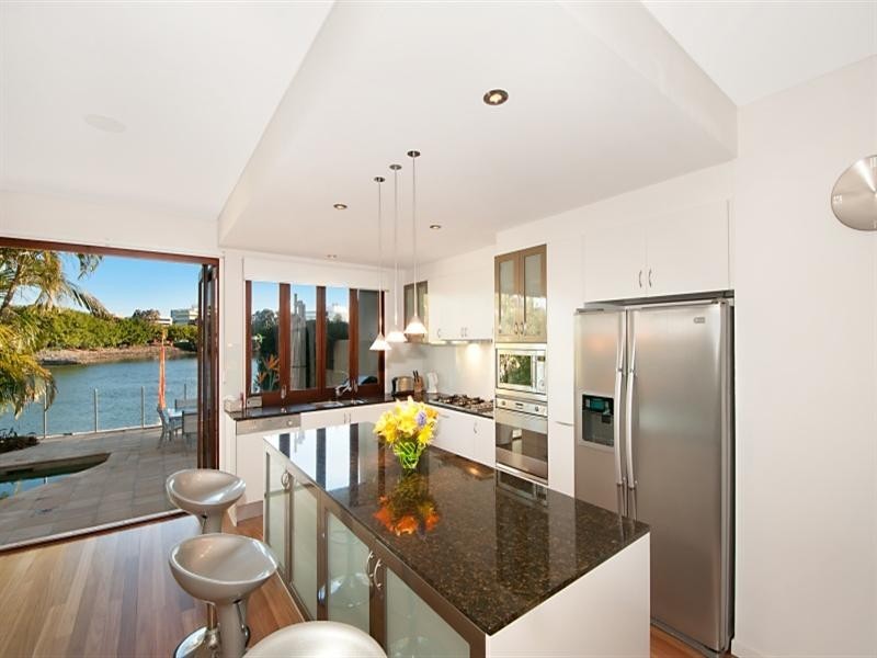 1/199 Stanhill Drive, Chevron Island QLD 4217