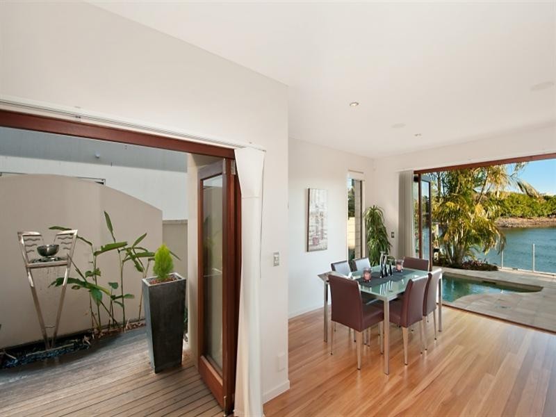 1/199 Stanhill Drive, Chevron Island QLD 4217