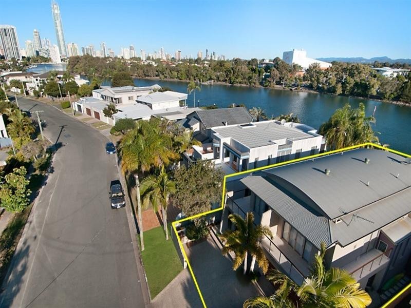 1/199 Stanhill Drive, Chevron Island QLD 4217
