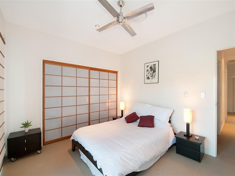 1/199 Stanhill Drive, Chevron Island QLD 4217