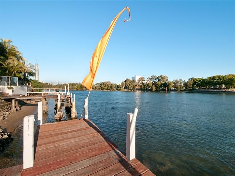 1/199 Stanhill Drive, Chevron Island QLD 4217