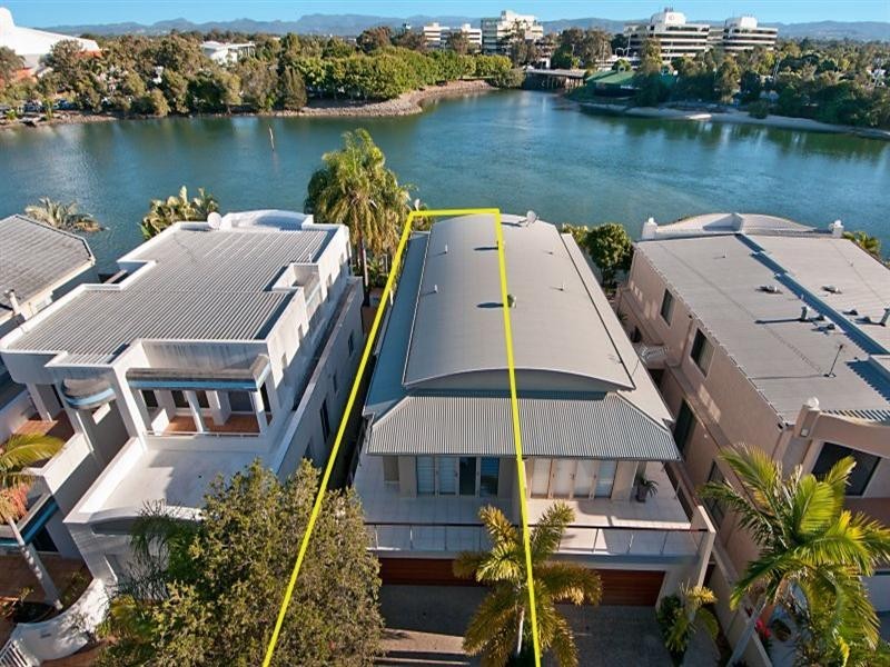 1/199 Stanhill Drive, Chevron Island QLD 4217