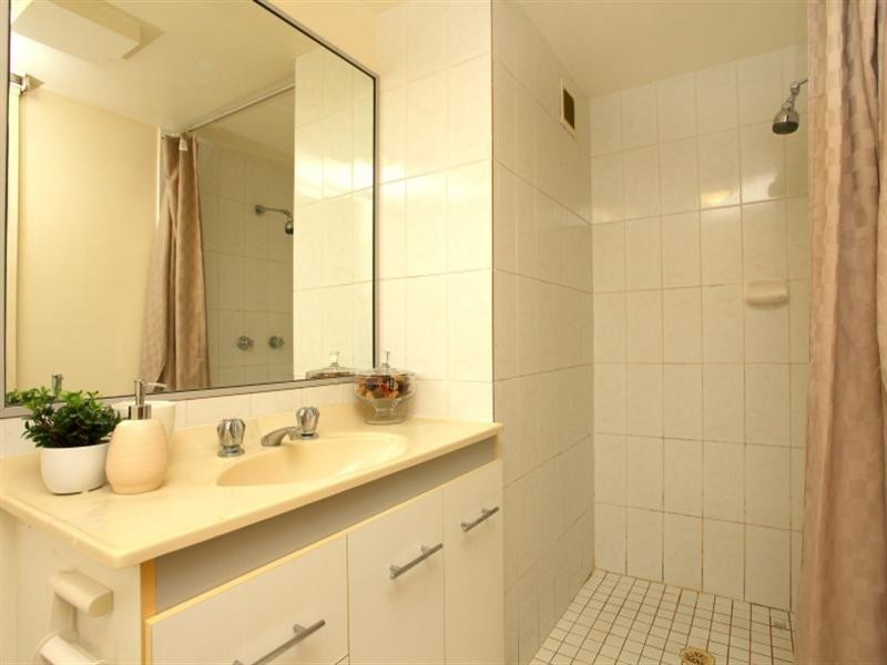 1/16 Stanhill Drive, Surfers Paradise QLD 4217