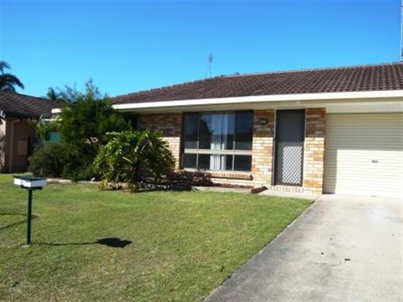 2/8 Peacock Place, Burleigh Waters QLD 4220