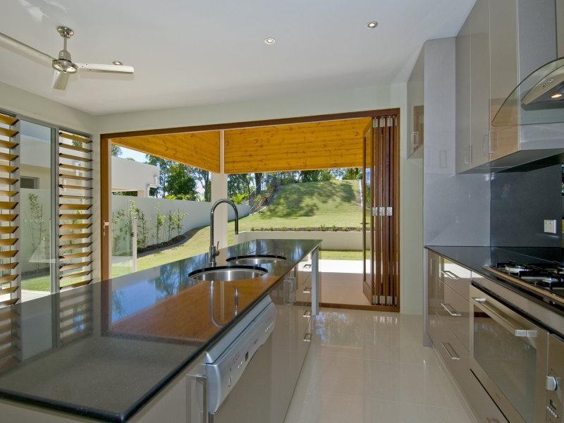 8007A Vista Drive, Benowa QLD 4217