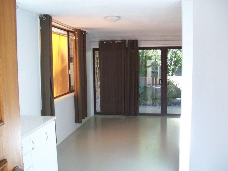 2/13 Wharf Road, Surfers Paradise QLD 4217