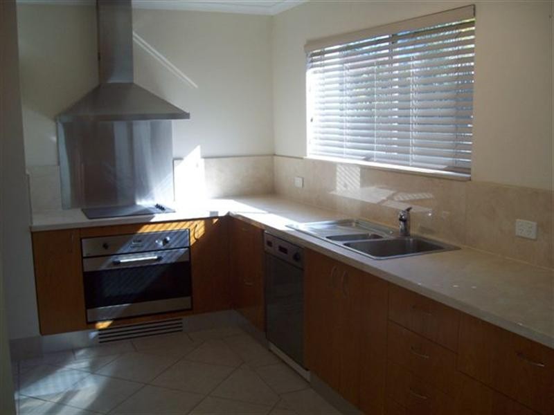 2/11 St Kilda Avenue, Broadbeach QLD 4218