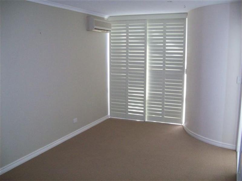 2/11 St Kilda Avenue, Broadbeach QLD 4218