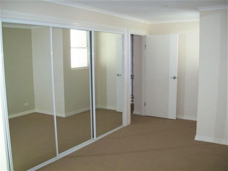 2/11 St Kilda Avenue, Broadbeach QLD 4218