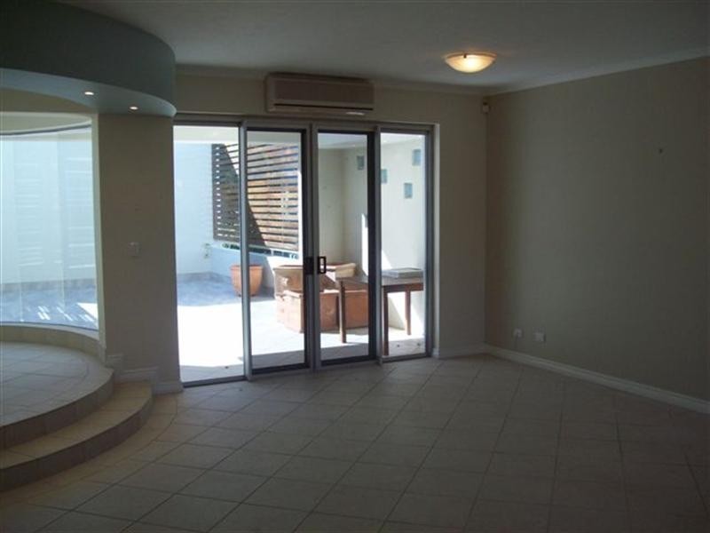 2/11 St Kilda Avenue, Broadbeach QLD 4218