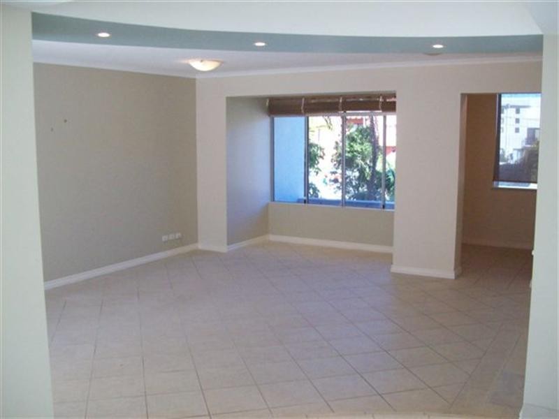 2/11 St Kilda Avenue, Broadbeach QLD 4218