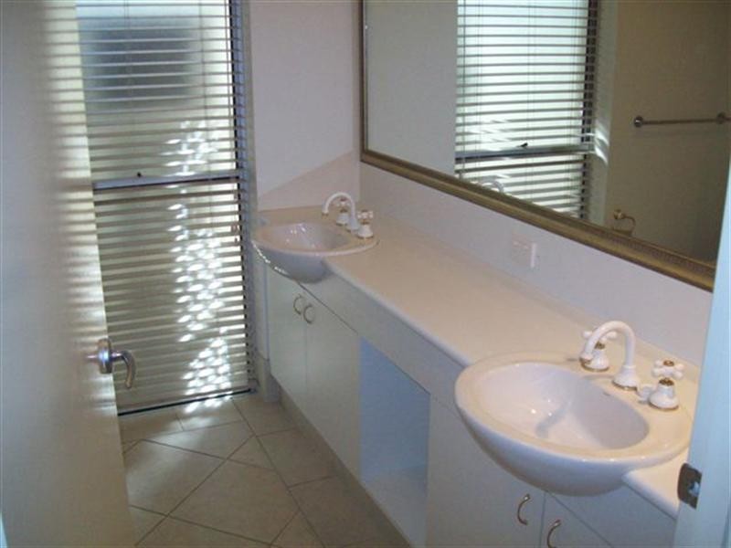 2/11 St Kilda Avenue, Broadbeach QLD 4218