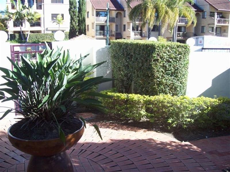 2/11 St Kilda Avenue, Broadbeach QLD 4218