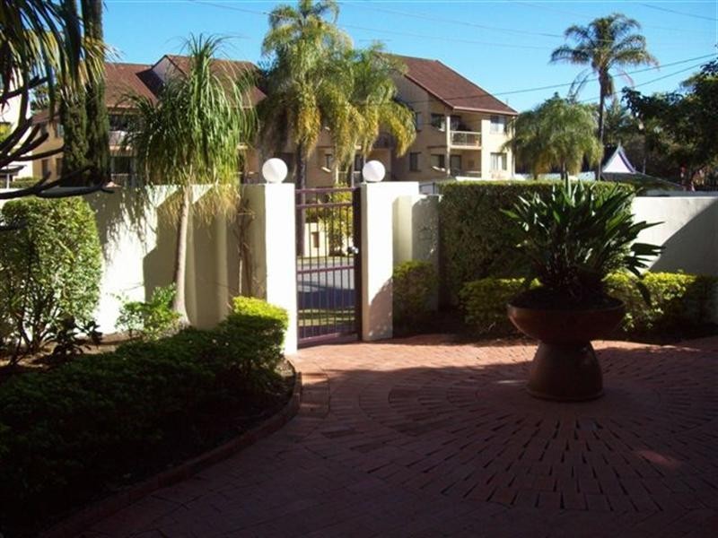 2/11 St Kilda Avenue, Broadbeach QLD 4218