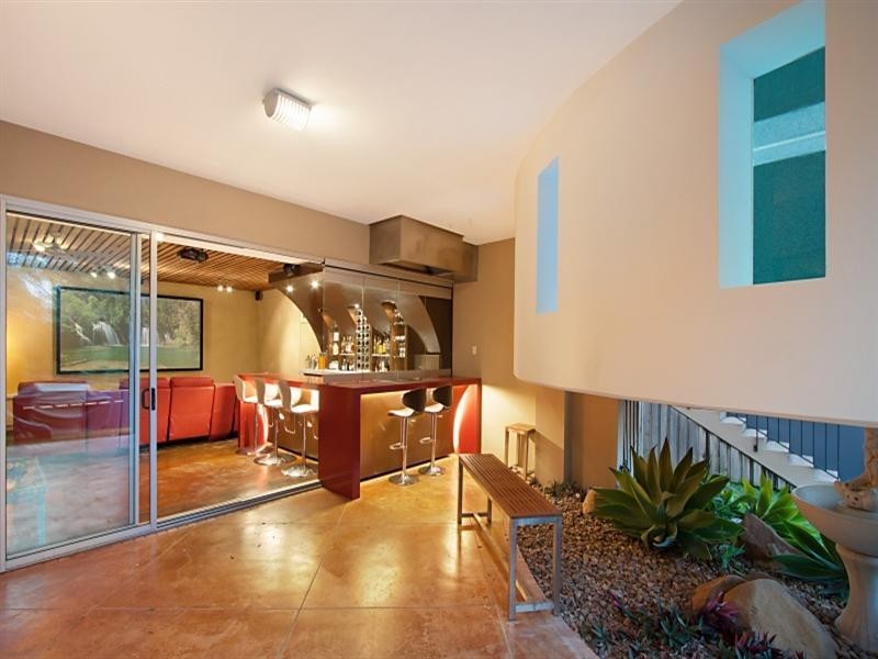 37 West Street, Burleigh Heads QLD 4220