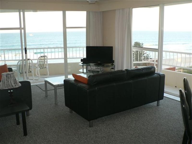 6E/2 Nineteenth Avenue, Palm Beach QLD 4221