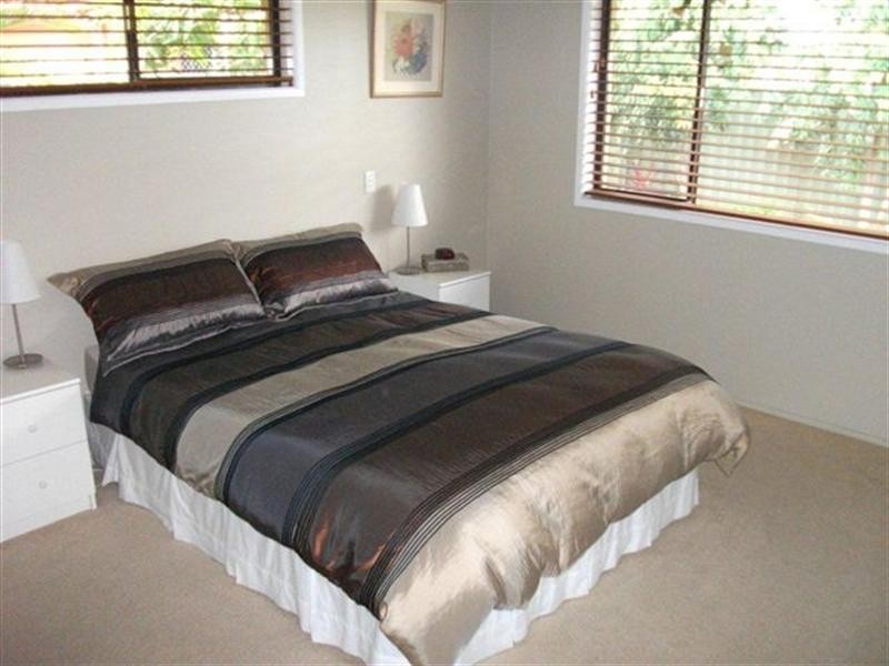 46 Fairsky Avenue, Mermaid Waters QLD 4218