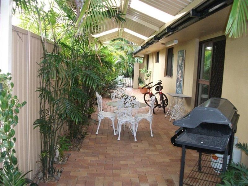 46 Fairsky Avenue, Mermaid Waters QLD 4218