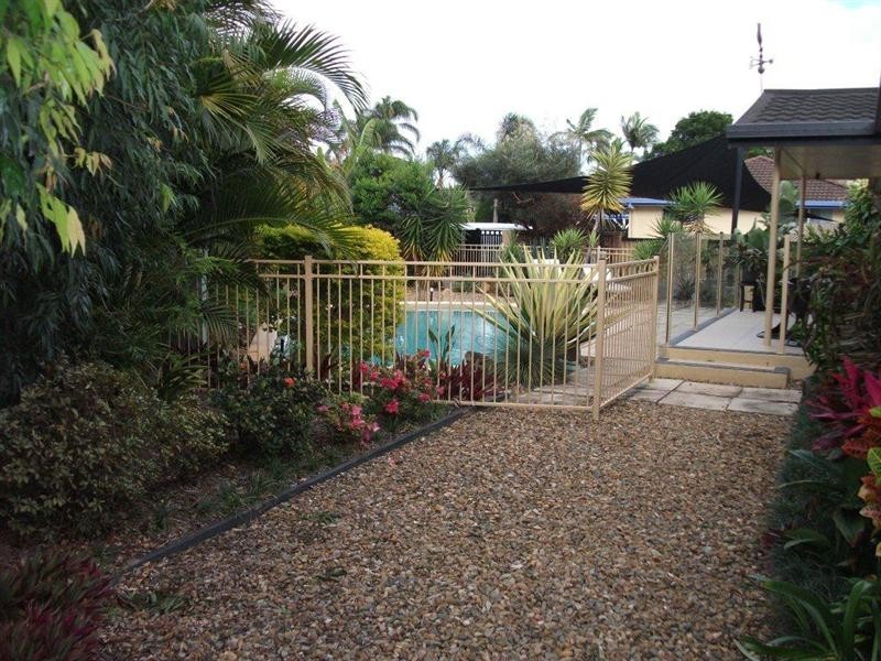 46 Fairsky Avenue, Mermaid Waters QLD 4218