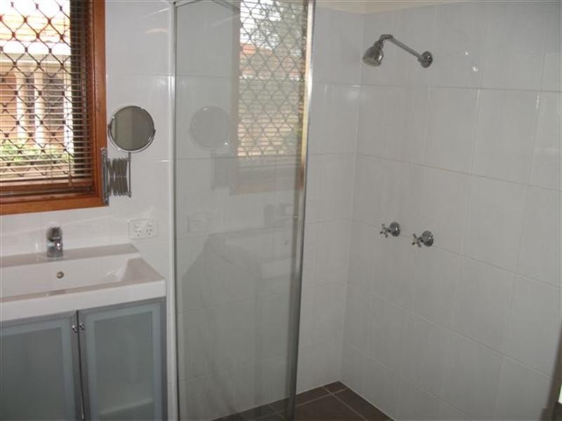 227 Sunshine Boulevard, Mermaid Waters QLD 4218