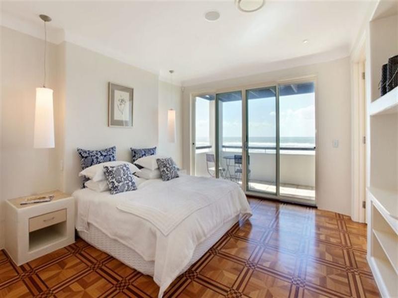 17 Hedges Avenue, Mermaid Beach QLD 4218