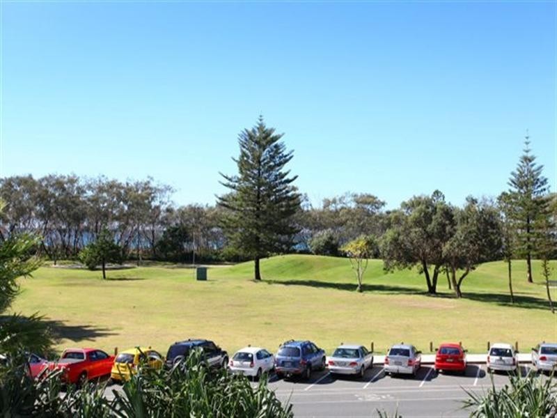 1/173 Old Burleigh Road, Broadbeach QLD 4218