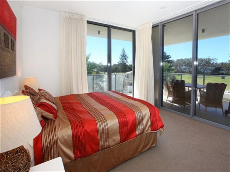 1/173 Old Burleigh Road, Broadbeach QLD 4218