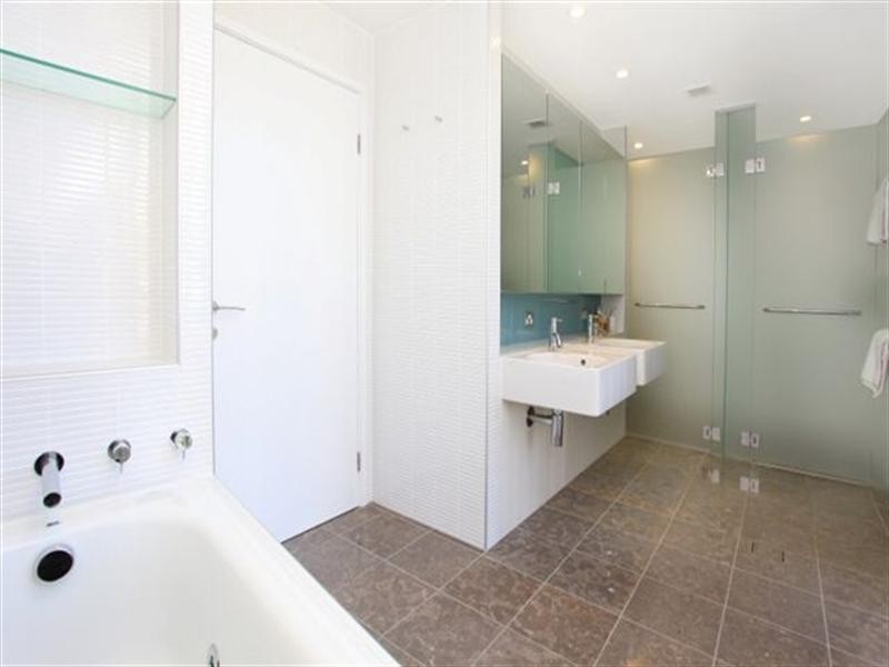 1/173 Old Burleigh Road, Broadbeach QLD 4218