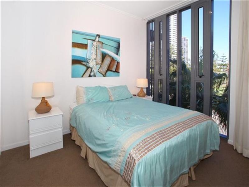 1/173 Old Burleigh Road, Broadbeach QLD 4218