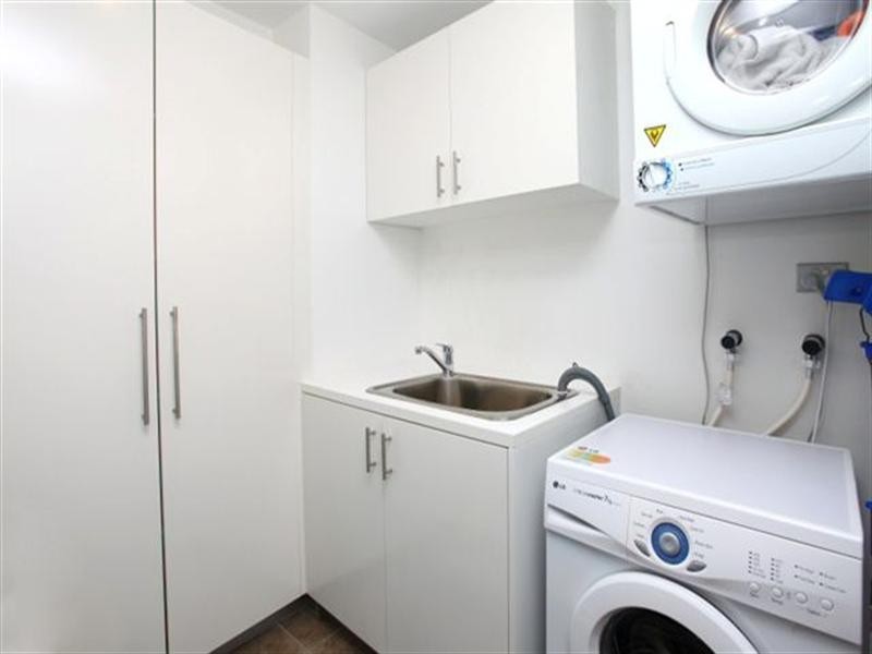 1/173 Old Burleigh Road, Broadbeach QLD 4218