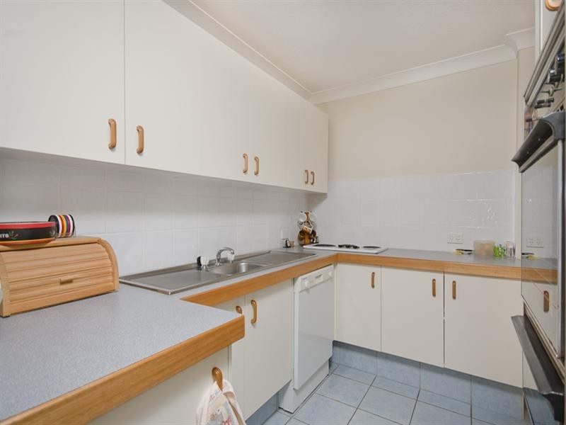 2 ‘Surfwood’, 150 Surf Parade, Broadbeach QLD 4218