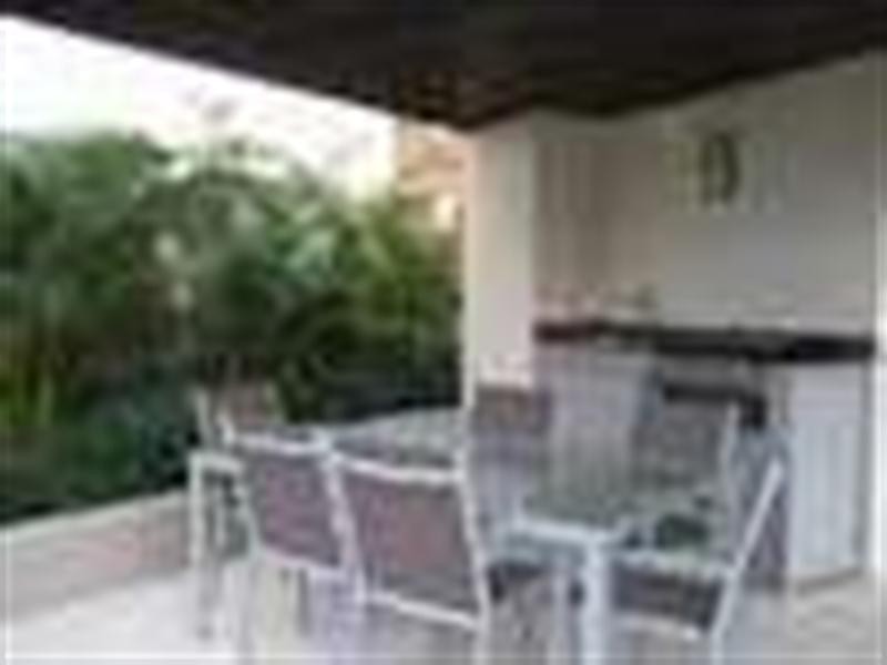 6/24-30 Tarcoola Street, Chevron Island QLD 4217