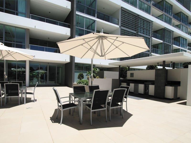 Villa 6 Freshwater 33 TE Peters Drive, Broadbeach Waters QLD 4218