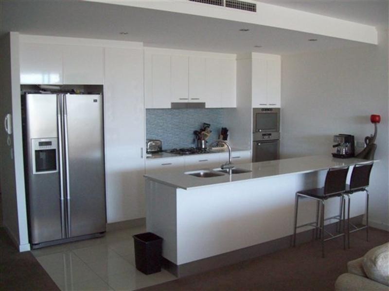 Villa 6 Freshwater 33 TE Peters Drive, Broadbeach Waters QLD 4218