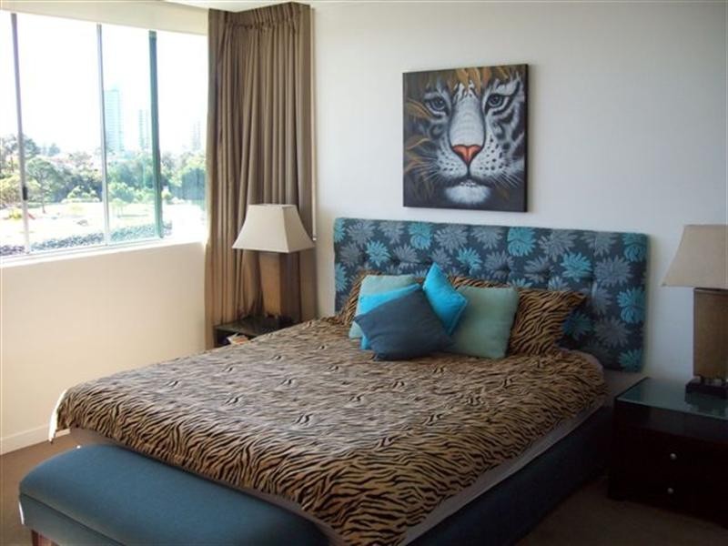 Villa 6 Freshwater 33 TE Peters Drive, Broadbeach Waters QLD 4218