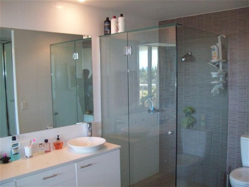 Villa 6 Freshwater 33 TE Peters Drive, Broadbeach Waters QLD 4218