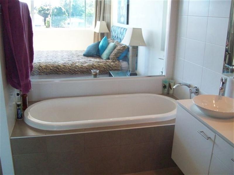 Villa 6 Freshwater 33 TE Peters Drive, Broadbeach Waters QLD 4218