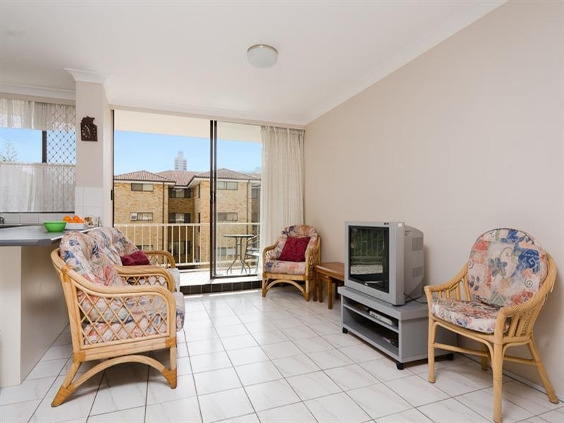 7 ‘Queensleigh’, 5 Queensland Avenue, Broadbeach QLD 4218