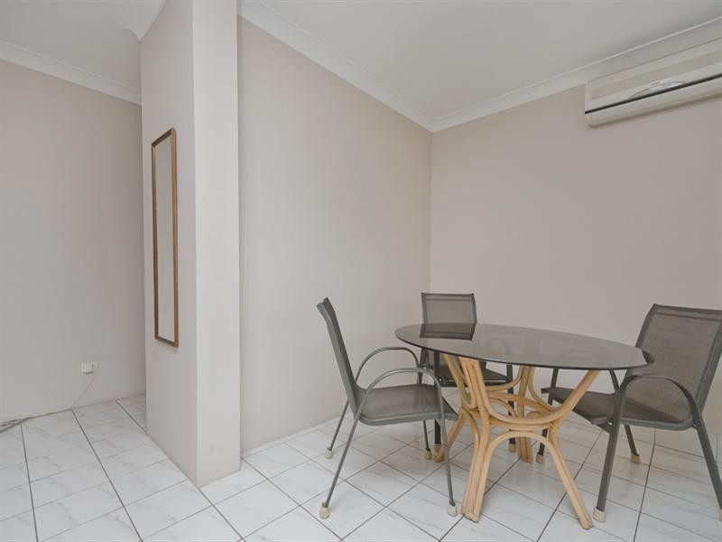 7 ‘Queensleigh’, 5 Queensland Avenue, Broadbeach QLD 4218