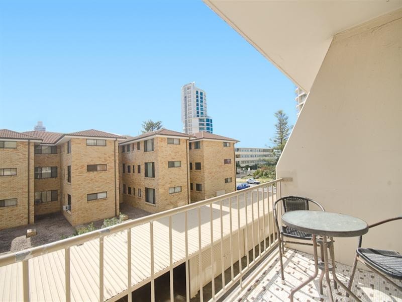 7 ‘Queensleigh’, 5 Queensland Avenue, Broadbeach QLD 4218