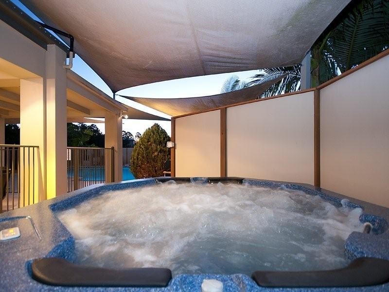 41 Gardendale Crescent, Burleigh Waters QLD 4220