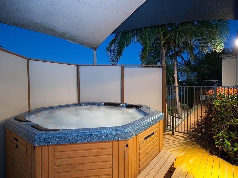 41 Gardendale Crescent, Burleigh Waters QLD 4220