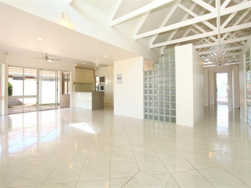 91 Cabana Boulevard, Benowa QLD 4217