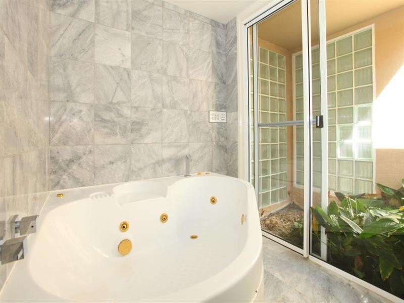 91 Cabana Boulevard, Benowa QLD 4217